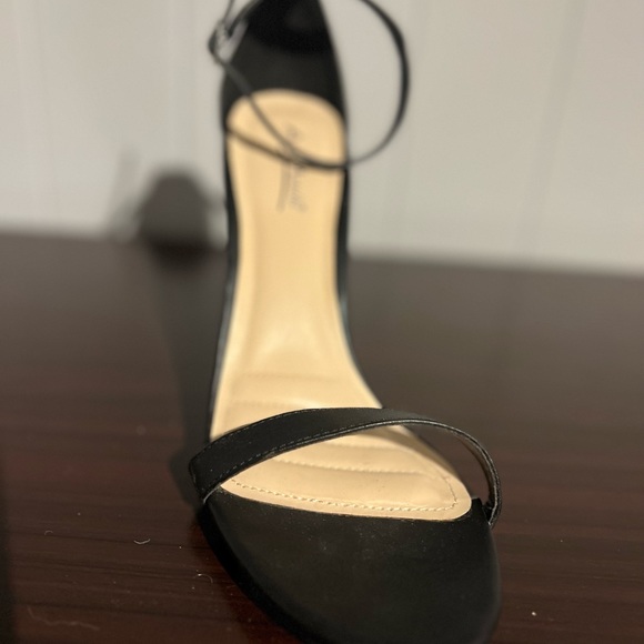 Anna Michelle Black Heels - Picture 7 of 16